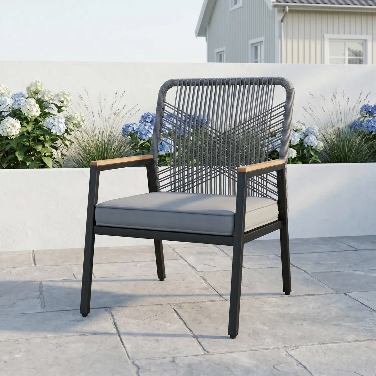 Chaise de jardin en rotin tressé avec coussin